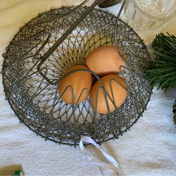 Vintage collapsible Wire Egg Basket - Picture 3 of 3